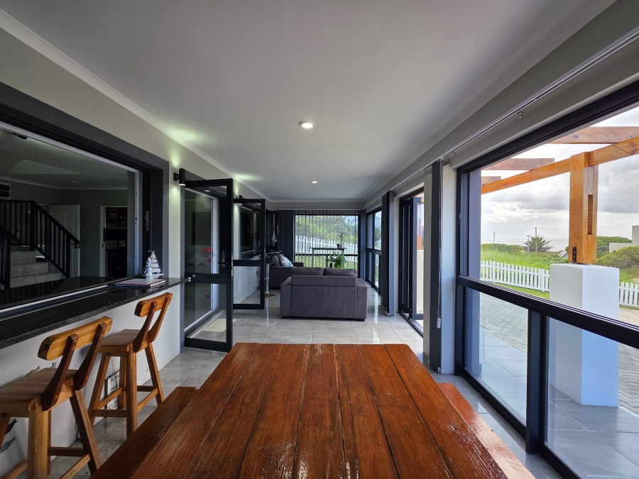 4 Bedroom Property for Sale in Paradise Beach Eastern Cape